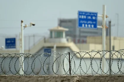 US-Behörden ziehen Abschiebung des Whistleblowers von Chinas Uiguren-Lagern zurück