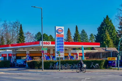 Spritpreise in Deutschland explodieren - Ölkonzerne geben Preise sofort weiter