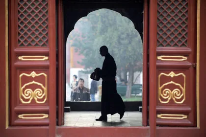 Staatsverschuldung steigt - China nimmt Tempel wegen Steueraudits ins Visier