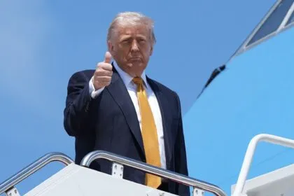 „Wir brauchen keine Hilfe für Iran-Problem“: Trump tritt China-Reise an