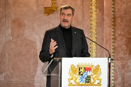 Wirtschaftswachstum durch Mehrarbeit? Söder will Karenztag - SPD spricht von „Realitätsferne“