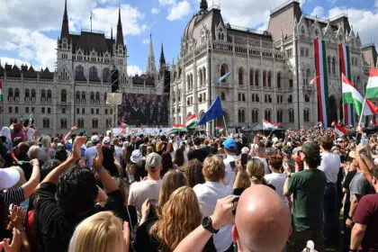 Ungarns Parlament wählt Péter Magyar offiziell zum Ministerpräsidenten