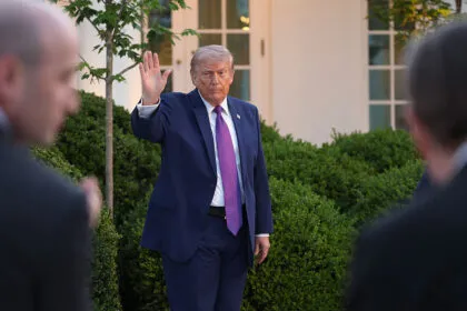 Trump fordert Iran zu schnellem Handeln auf und droht mit viel härteren Angriffen