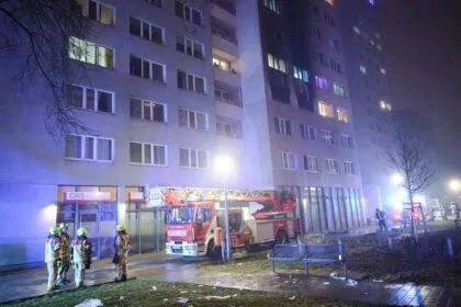 Hochhausbrand in Berlin: Totes Kind und Schwerverletzte - Großeinsatz der Feuerwehr