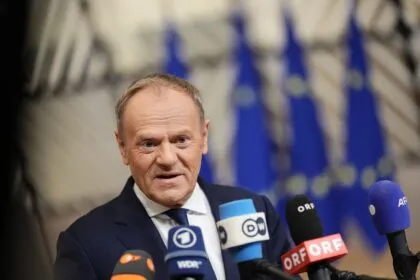 Großbritannien und Polen unterzeichnen Verteidigungsabkommen