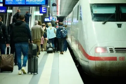 Auto gewinnt an Beliebtheit - Jeder Dritte meidet Bahnfahrten