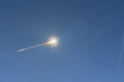 Lichtspektakel - Teile eines Meteoriten beschädigen Häuser