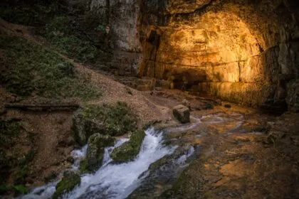 Unglück in Höhle auf der Schwäbischen Alb - ein Mann stirbt