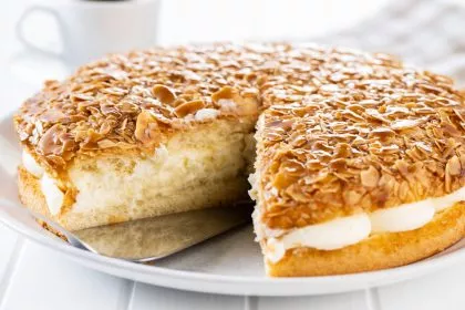Bienenstich und sein geheimnisvoller Name + Rezept