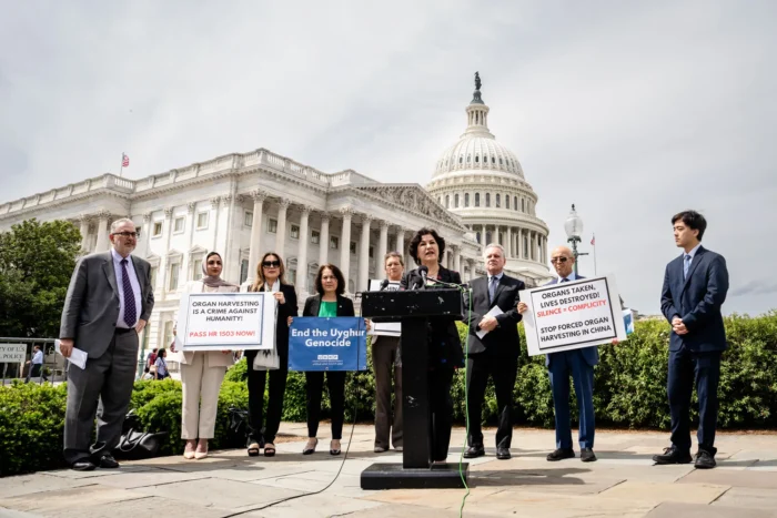Rushan Abbas, Gründerin der Campaign for Uyghurs, spricht auf dem Capitol Hill in Washington am 7. Mai 2025 über den „Stop Forced Organ Harvesting Act“, der vom US-Repräsentantenhaus verabschiedet wurde. Abbas sagte, dass die Repression gegen Uiguren in Xinjiang zur Festnahme ihrer Schwester Gulshan geführt habe, die weiterhin in Haft ist. Foto: Madalina Vasiliu / The Epoch Times