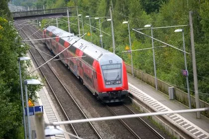 Messerangriff im Zug: Haftbefehl gegen 21-Jährigen