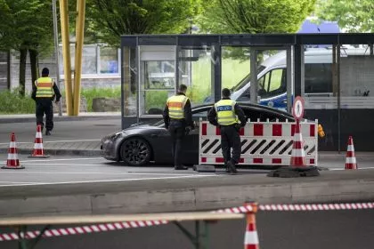 Fast 50 Prozent weniger Asyl-Erstanträge - Dobrindt: Kurs wird fortgesetzt