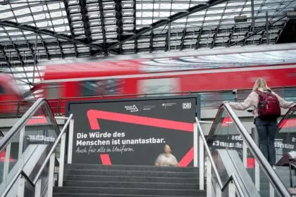 Bahn-Plakate für mehr Respekt - Schnieder: „Rücksicht gehört mit ins Reisegepäck“