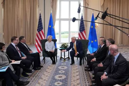 Trump setzt EU neue Frist und droht mit neuen Zöllen