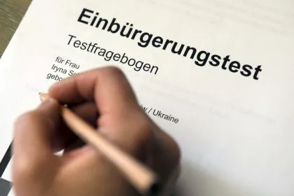 Betrug bei Deutsch- und Einbürgerungstests: Mehrere Festnahmen
