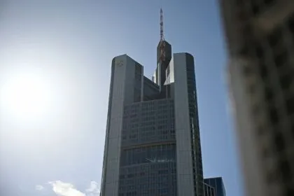 Unicredit erhöht Druck - Commerzbank wehrt sich