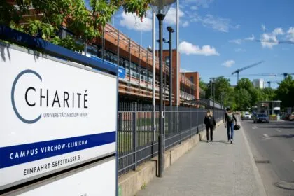 Familie des Ebola-Patienten nun auch in Berlin