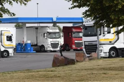 Kostenwelle rollt durch die Wirtschaft: Transportpreise werden zum Risiko für Handel und Industrie