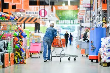 Fast die Hälfte der Ladengeschäfte hat weniger Kunden
