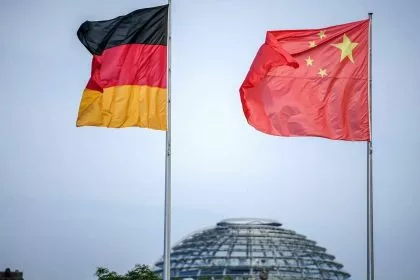 Spionage aus China in großem Stil: Mindestens 400 Abgeordnete betroffen - Regierung schwieg