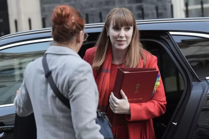 Die britische Vizeregierungschefin Angela Rayner muss wegen einer Steueraffäre ihren Hut nehmen. (Archivfoto)