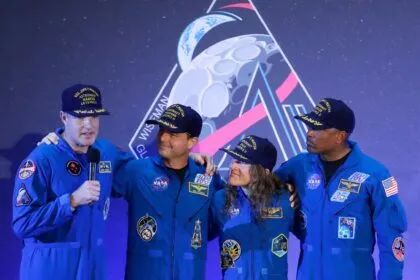 Mondmissions-Crew nach Rückkehr zur Erde gefeiert