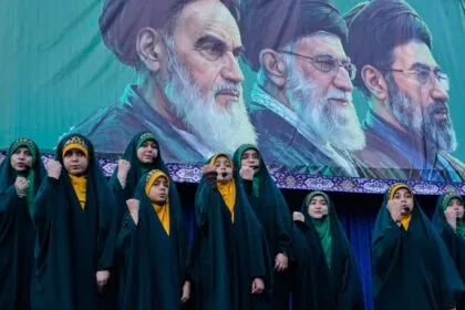 Iran warnt vor Eskalation - USA drängen auf Hormus-Koalition und bereiten weitere Schritte vor