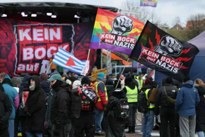 Riesa im Ausnahmezustand: Massive Proteste und Polizeieinsatz wegen AfD-Parteitag