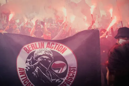 USA erklären europäische Antifa-Gruppen zu Terrororganisationen - was sind die Auswirkungen?