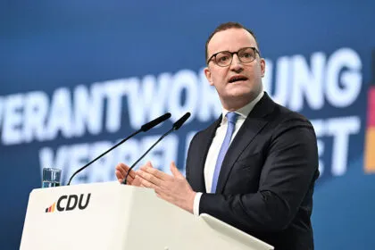 Diätenerhöhung wird wohl ausgesetzt - Unionsfraktionschef Spahn signalisiert Zustimmung