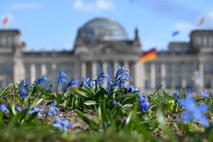 Familienunternehmer fordern Ende der Bundestags-Sommerpause