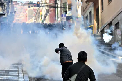28 Blockaden auf den Fernstraßen: Proteste gegen Regierung in Bolivien