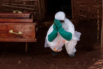 Ärzte ohne Grenzen: Kampf gegen Ebola wegen Kürzungen erschwert