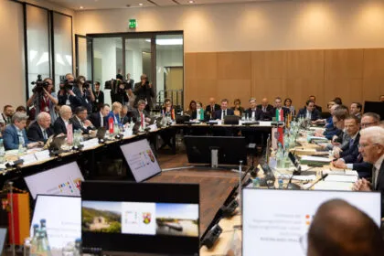 Merz und Länderchefs diskutieren über Finanzen