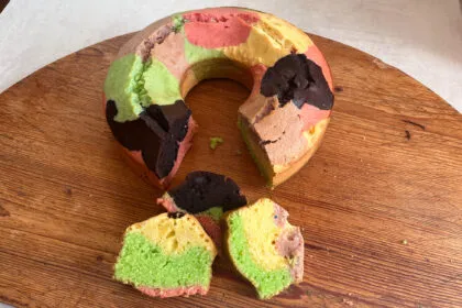 Ein süßer, bunter Blickfang: der Papageikuchen