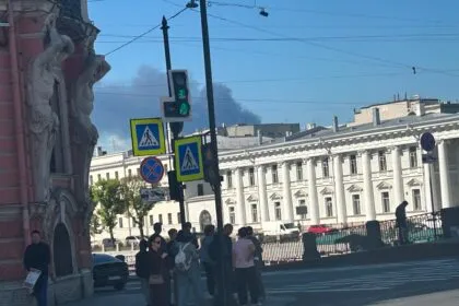 Rauch über Russlands Wirtschaftsforum - ukrainischer Drohnenangriff auf St. Petersburg