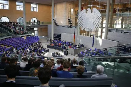 Bundestag beschließt Asylreform: Schnellverfahren, Haft und neue Grenzregelungen