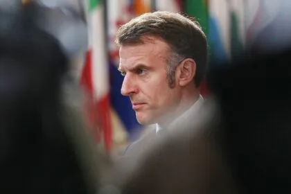Macron warnt Lukaschenko in Telefonat vor Folgen von Beteiligung an Ukraine-Krieg