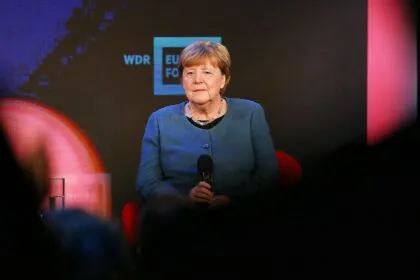 Merkel räumt Versäumnisse in Verteidigungs- und Digitalpolitik ein