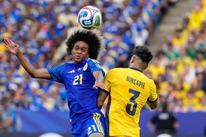 Der frühere Bremer Tahith Chong wehrte sich mit Curaçao tapfer.