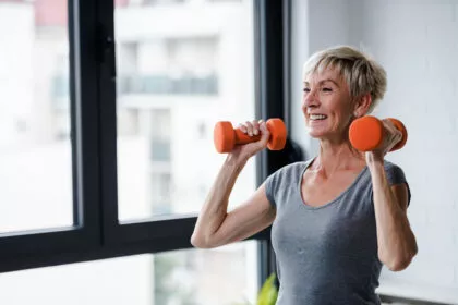 Fit im Kopf: Der unerwartete Vorteil des Muskelaufbaus für das Gehirn