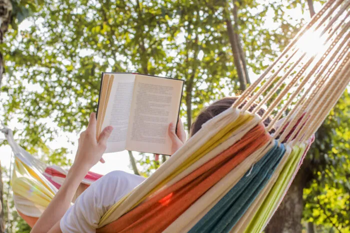 Ohne die ständige Anziehungskraft der Bildschirme gewinnen alltägliche Momente unerwartet an Bedeutung. Foto: PRUDENCIOALVAREZ/iStock