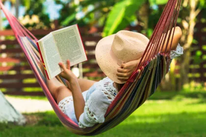 Wie wir uns zwischen Buchdeckeln selbst begegnen und die Welt neu entdecken
