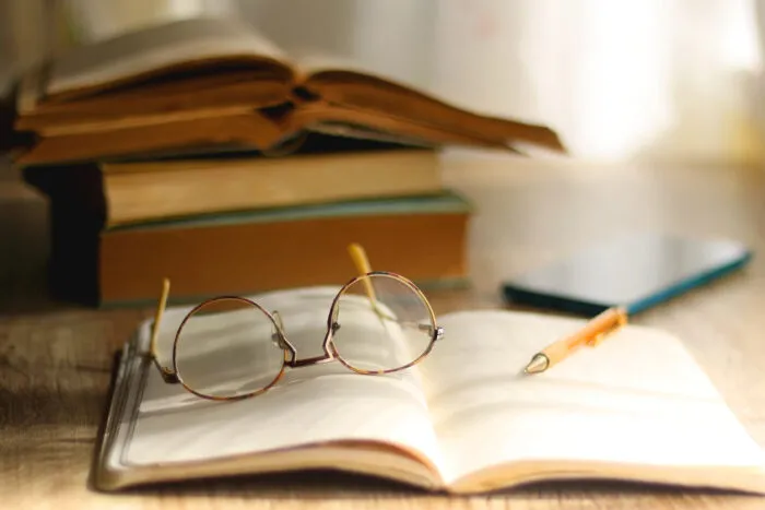 Ein komplexes Ziel in kleinere Schritte zu unterteilen, erleichtert den Einstieg und den Fortbestand des Ziels. Foto: Jelena990/iStock