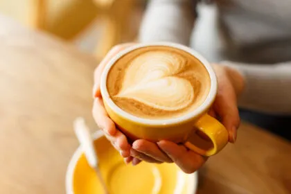 Studie zeigt: Zusammenhang von Koffeinkonsum und reduziertem Demenzrisiko
