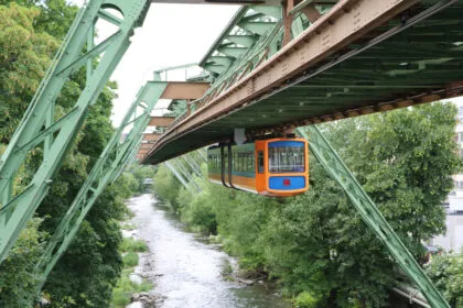 Wuppertal schwebt: Die weltweit erste Schwebebahn feiert 125. Geburtstag
