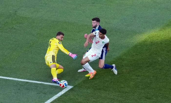 Bei fast jedem Ballkontakt ausgebuht: Marokkos Achraf Hakimi (r).
