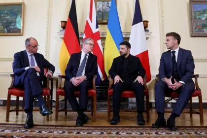Direkte Gespräche mit Moskau: Starmer, Merz und Macron unterstützen Selenskyjs Friedensinitiative