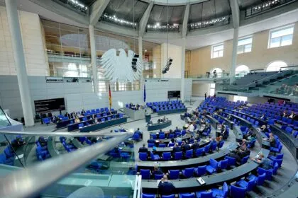 „Kürzungskommission“? Bundestag debattiert Empfehlungen der Rentenkommission