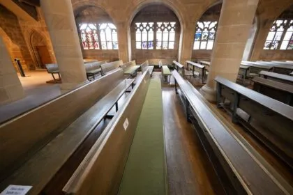 Mehr als 600.000 Menschen traten 2025 aus der Kirche aus